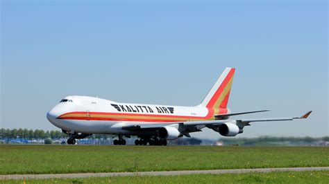 Giants Of The Skies: How The Airbus A380 & Boeing .